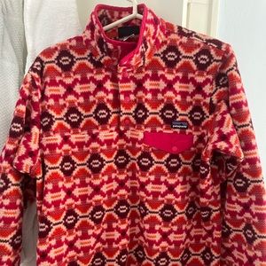 Women’s Patagonia Fleece pullover. Retro color